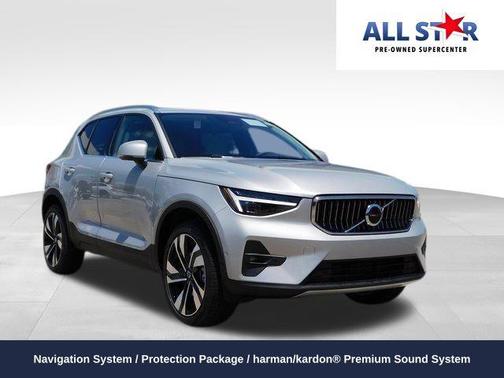2025 Volvo XC40 B5 Ultra Bright Theme