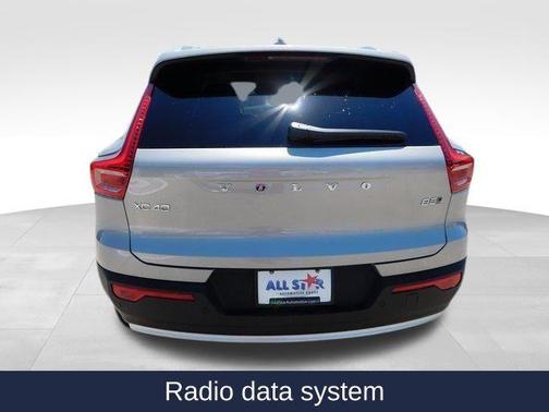 2025 Volvo XC40 B5 Ultra Bright Theme