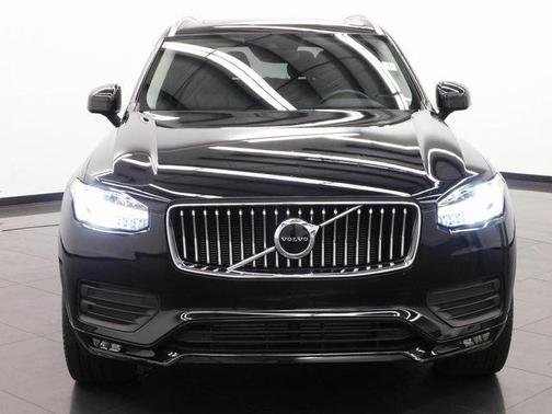 2022 Volvo XC90 T6 Momentum