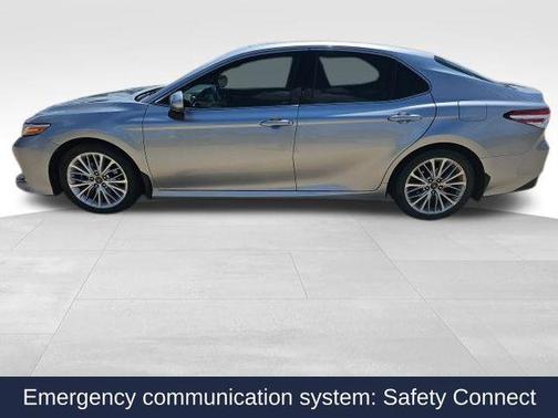 Celestial Silver Metallic 2018 Toyota Camry XLE