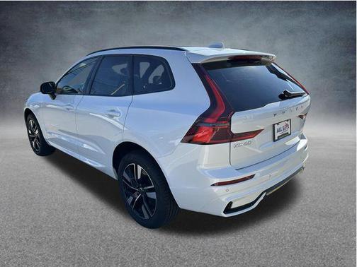 Crystal White Metallic 2026 Volvo XC60 B5 Core