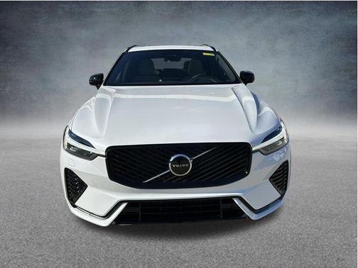 Crystal White Metallic 2026 Volvo XC60 B5 Core