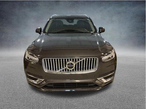 Platinum Grey Metallic 2023 Volvo XC90 B6 Plus 7-Seater