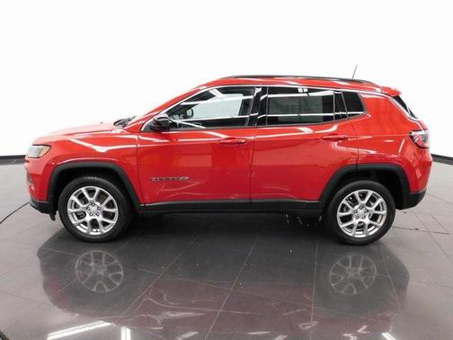 2023 Jeep Compass Latitude Lux