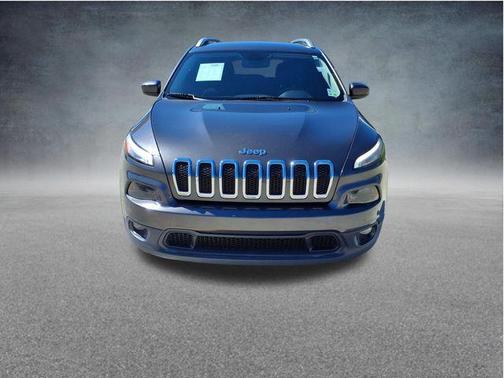 Granite Crystal Metallic Clearcoat 2017 Jeep Cherokee Latitude