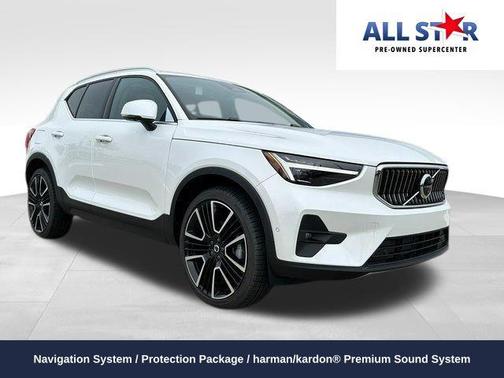 2025 Volvo XC40 B5 Ultra Bright Theme