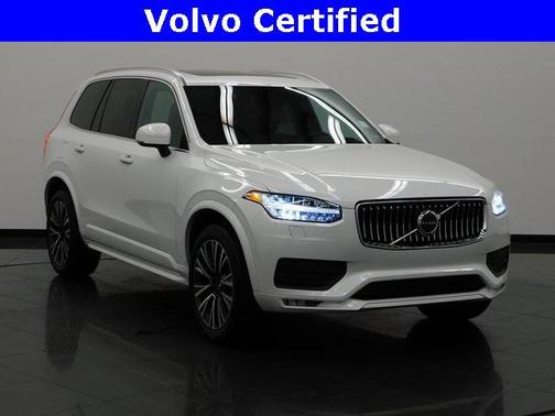 2022 Volvo XC90 T6 Momentum