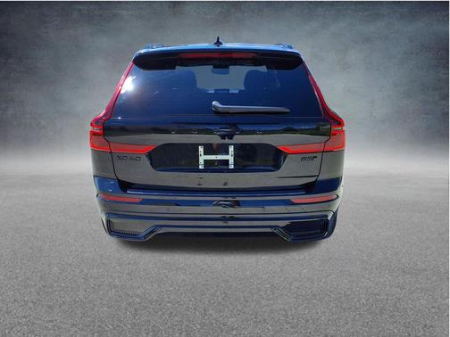 Onyx Black Metallic 2026 Volvo XC60 B5 Ultra Black Edition