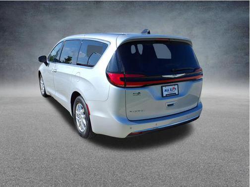 Silver Mist Clearcoat 2023 Chrysler Pacifica Touring L