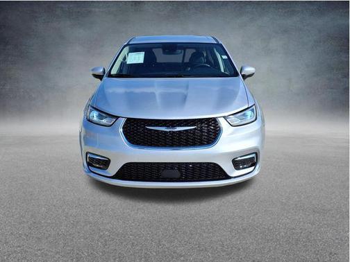 Silver Mist Clearcoat 2023 Chrysler Pacifica Touring L