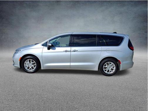 Silver Mist Clearcoat 2023 Chrysler Pacifica Touring L