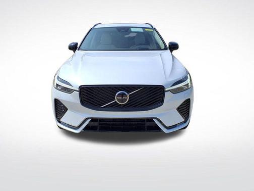 Crystal White Metallic 2026 Volvo XC60 B5 Ultra