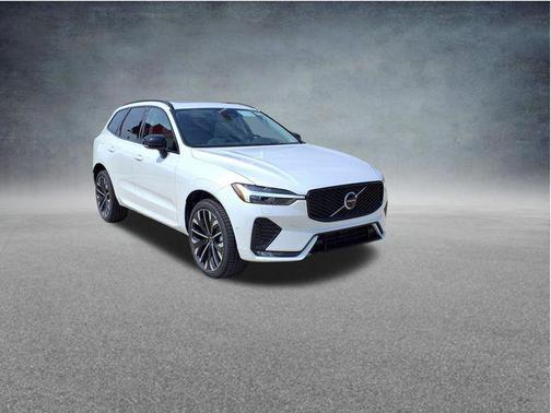 Crystal White Metallic 2026 Volvo XC60 B5 Ultra