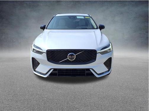 Crystal White Metallic 2026 Volvo XC60 B5 Ultra
