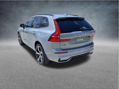 Vapour Grey Metallic 2024 Volvo XC60 B5 Ultimate Dark Theme