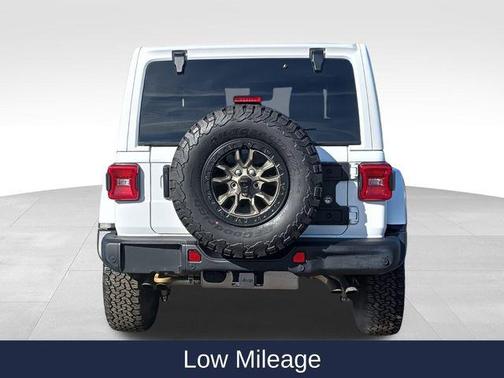 Bright White Clearcoat 2023 Jeep Wrangler Rubicon 392