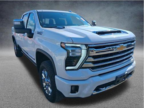 Iridescent Pearl Tricoat 2024 Chevrolet Silverado 2500 High Country