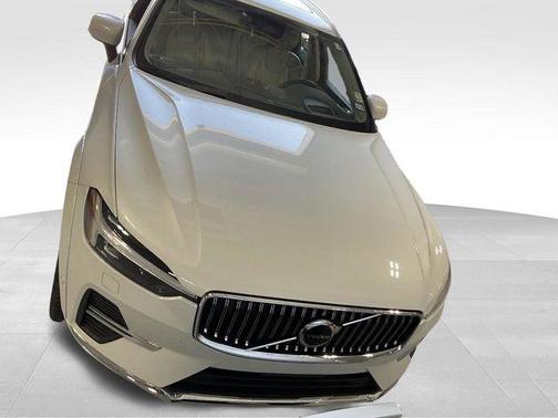 2023 Volvo XC60 B5 Ultimate Bright Theme