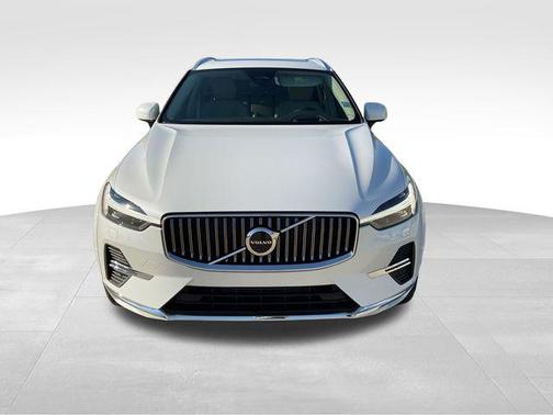 2023 Volvo XC60 B5 Ultimate Bright Theme