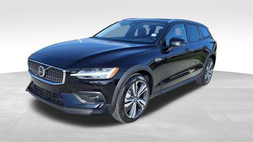 2025 Volvo V60 Cross Country Plus, B5 AWD Gas (mild hybrid)