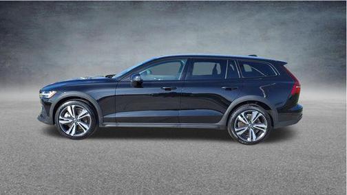 Onyx Black Metallic 2025 Volvo V60 Cross Country Plus, B5 AWD Gas (mild hybrid)