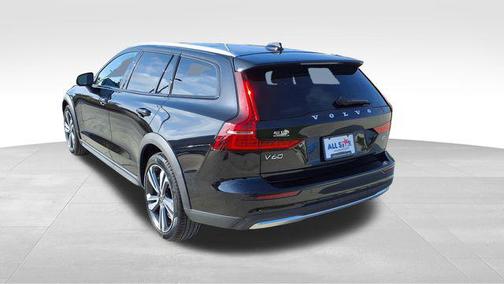 2025 Volvo V60 Cross Country Plus, B5 AWD Gas (mild hybrid)
