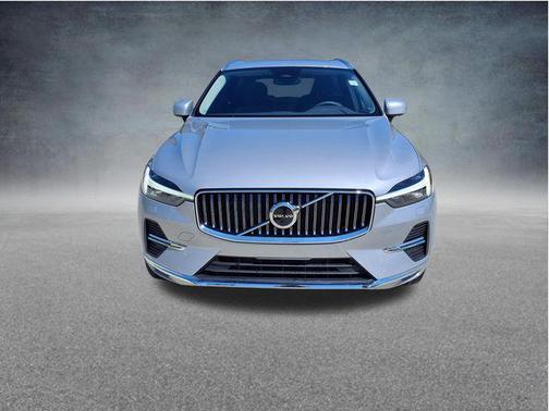 Silver Dawn Metallic 2023 Volvo XC60 B5 Plus Bright Theme