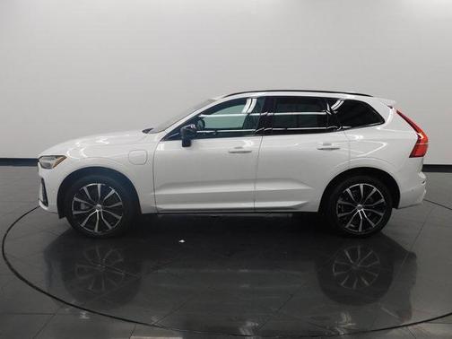 2023 Volvo XC60 Recharge Plug-In Hybrid T8 Ultimate Dark Theme