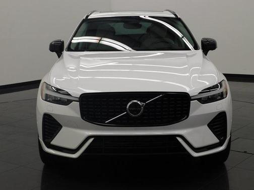 2023 Volvo XC60 Recharge Plug-In Hybrid T8 Ultimate Dark Theme