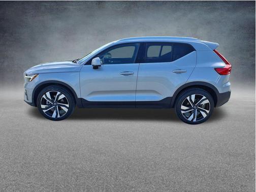 Silver Dawn Metallic 2023 Volvo XC40 B5 Plus Bright Theme