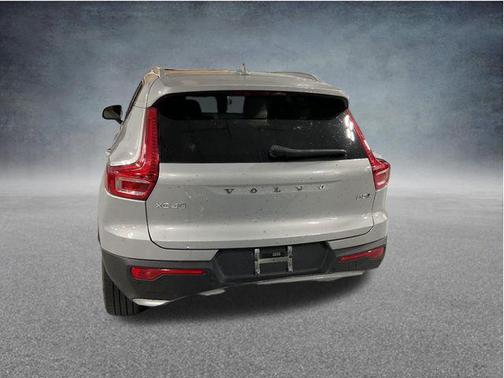 Silver Dawn Metallic 2023 Volvo XC40 B5 Plus Bright Theme