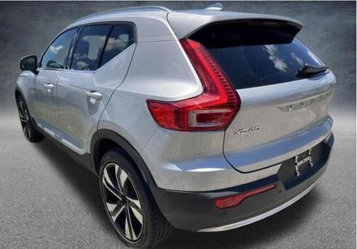 Silver Dawn Metallic 2023 Volvo XC40 B5 Plus Bright Theme