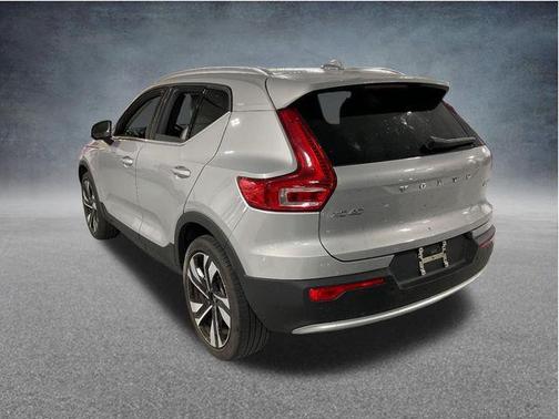 Silver Dawn Metallic 2023 Volvo XC40 B5 Plus Bright Theme