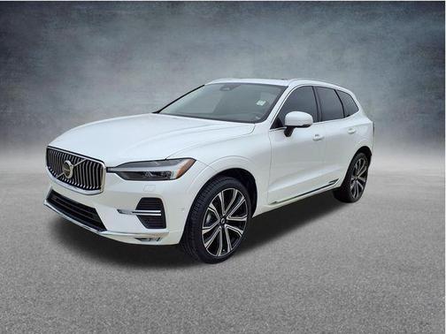 Crystal White Metallic 2023 Volvo XC60 B5 Ultimate Bright Theme