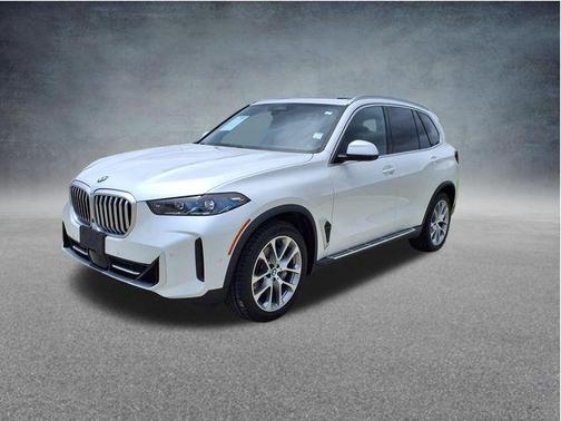 White Metallic 2024 BMW X5 xDrive40i