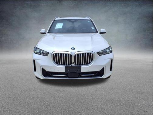 White Metallic 2024 BMW X5 xDrive40i