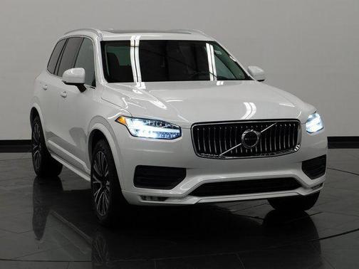 2022 Volvo XC90 T6 Momentum