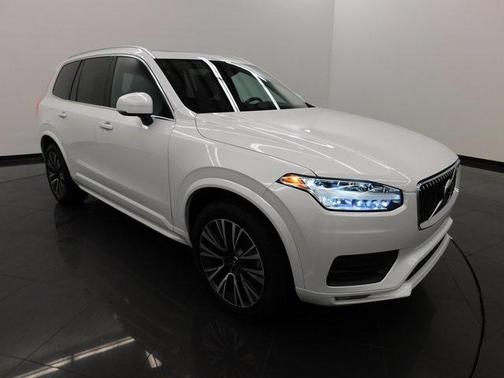 2022 Volvo XC90 T6 Momentum