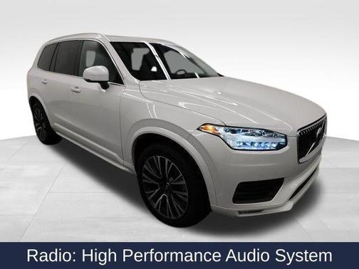 2022 Volvo XC90 T6 Momentum