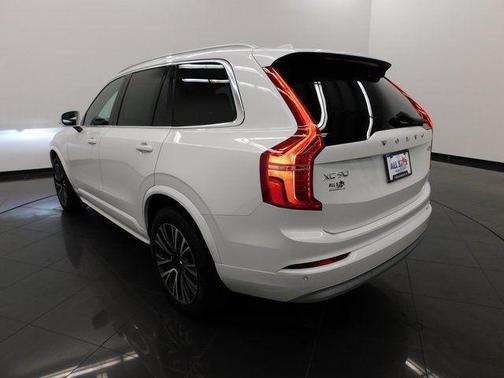 2022 Volvo XC90 T6 Momentum