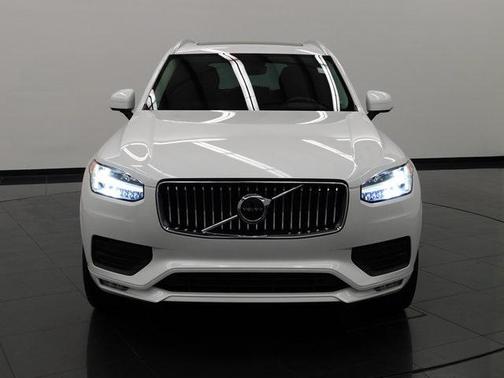 2022 Volvo XC90 T6 Momentum