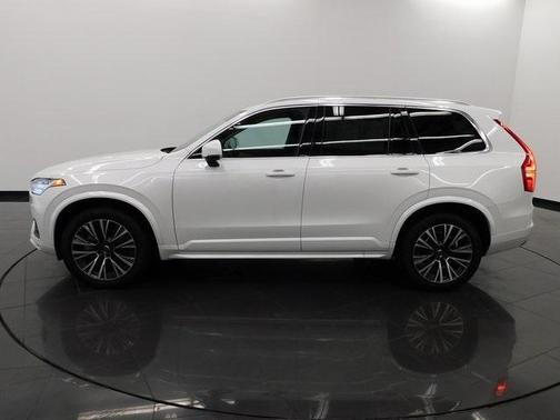 2022 Volvo XC90 T6 Momentum