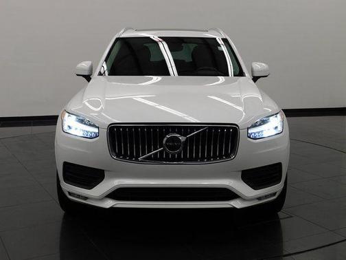 2022 Volvo XC90 T6 Momentum