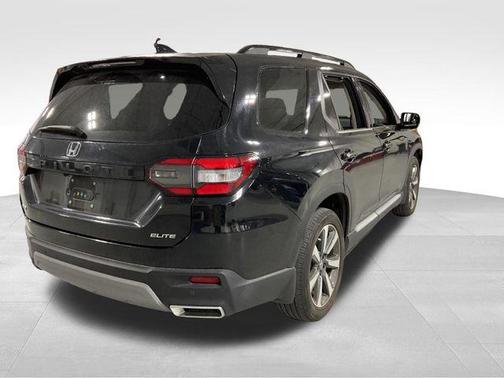 Crystal Black Pearl 2024 Honda Pilot Elite