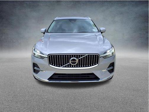 Silver Dawn Metallic 2023 Volvo XC60 B5 Ultimate Bright Theme