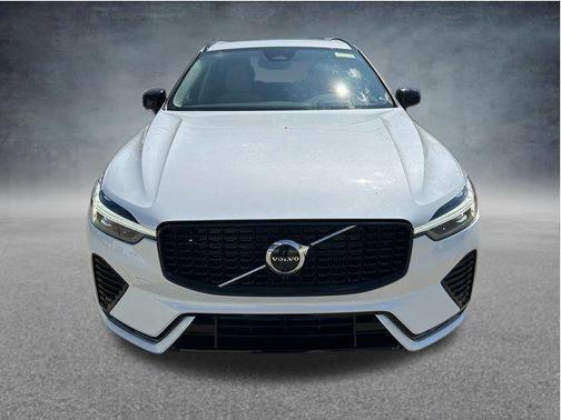 Crystal White Metallic 2025 Volvo XC60 Plug-In Hybrid T8 Ultra
