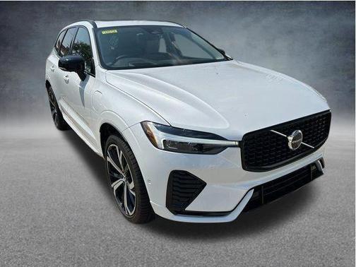 Crystal White Metallic 2025 Volvo XC60 Plug-In Hybrid T8 Ultra