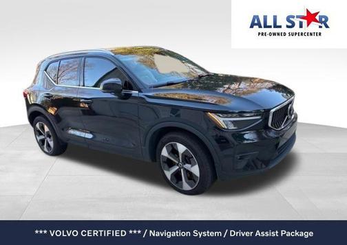 2023 Volvo XC40 B5 Plus Bright Theme