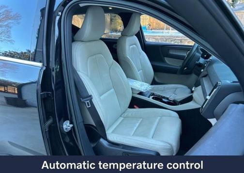 2023 Volvo XC40 B5 Plus Bright Theme