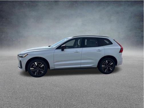 Crystal White Metallic 2026 Volvo XC60 B5 Plus